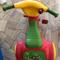 Treciclo con pedali per bambini