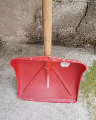 Pala da neve con manico