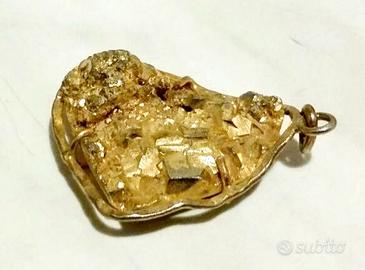 Ciondolo triangolare in pirite naturale gialla