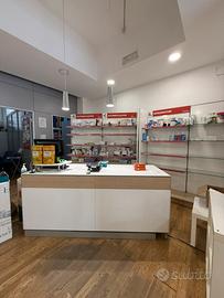 Arredamento Negozio completo-Banco+scaffali vetro