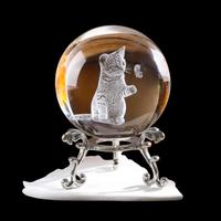 Sfera di cristallo con gatto 3d