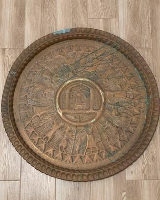 piatto decorativo in rame o bronzo battuto a mano