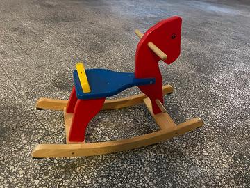 Cavallo a dondolo Pintoy Shetland in legno