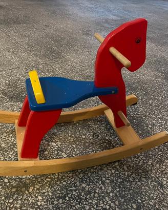 Cavallo a dondolo Pintoy Shetland in legno