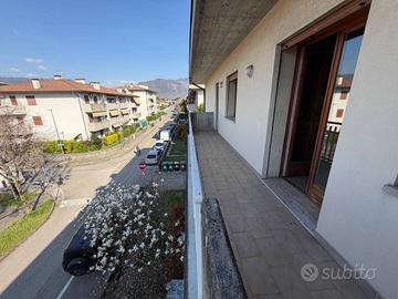 Appartamento di 127 m² con 4 locali e box auto a R