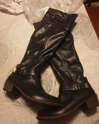 Stivali UGG neri in pelle con soletta interna pelo