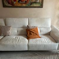 Divano moderno e super comodo