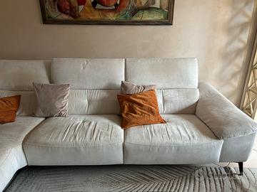 Divano moderno e super comodo