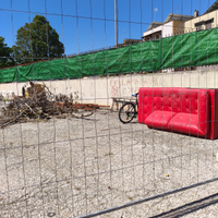Terreno asfaltato e recintato