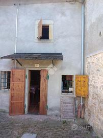 CASA DI CORTE A TOANO