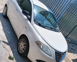 Lancia y