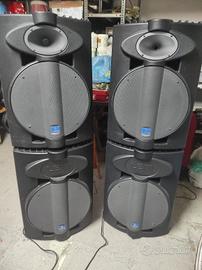Si vendono 4 casse 350 w ,mixer e microfoni