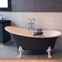 Vasca bagno retrò color piedini bianchi