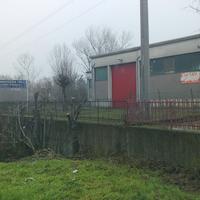 Capannone affacciato su via cassola