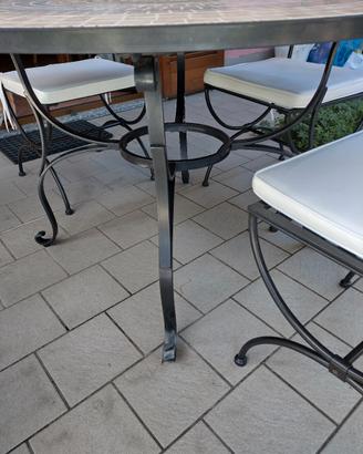 Tavolo da giardino esterno