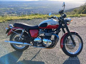 TRIUMPH BONNEVILLE T100