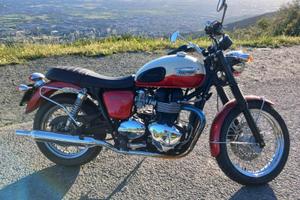 TRIUMPH BONNEVILLE T100