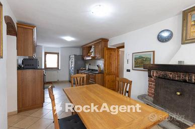 TERRATETTO IN PIETRA CONTESTO