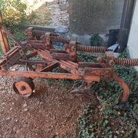 Aratro da vigneto e frutteto