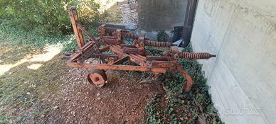 Aratro da vigneto e frutteto