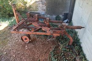 Aratro da vigneto e frutteto