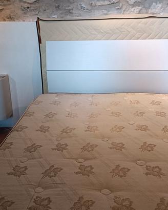 LETTO MATRIMONIALE + DOGHE IN LEGNO + MATERASSO