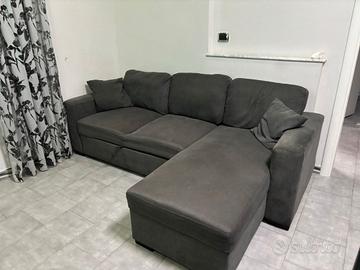 Divano grigio sfoderabile