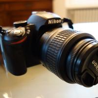 Nikon D3200 con obiettivo AF-S Nikkor 18-55