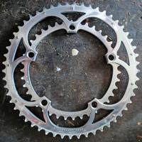 Catena, corone e pignoni Campagnolo. 
