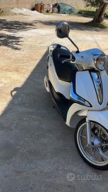 Liberty 125 bianco