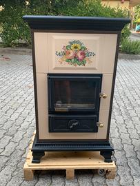 Stufa a legna Calorvalle in maiolica e ghisa