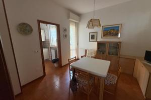 Torrette ampio app.to con vista mare e p. auto