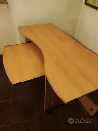 Scrivania con piano scorrevole