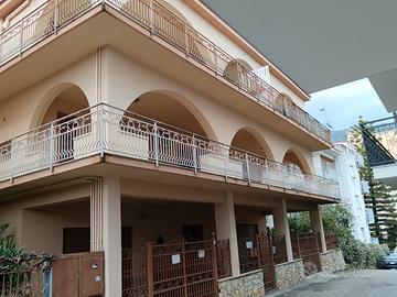 Carini/Paese ampio 254 mq frazionabile 1° piano