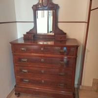 cassettone primi 900 e copia comodini 