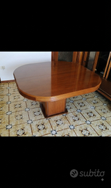 Tavolo da pranzo in legno lucido, allungabile