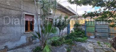Casa singola con terreno a Fiumefreddo di Sicilia