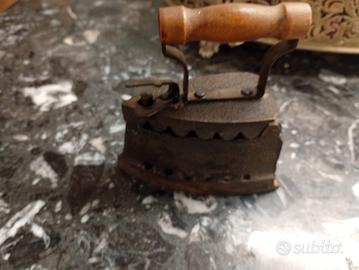 antico ferro da stiro piccolo 