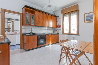 TRILOCALE CON TERRAZZINO-VICINANZA SCALO FARINI