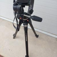 Treppiede Manfrotto completo di testa a tre vie