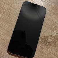 iPhone 15 con due anni di garanzia
