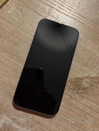 iPhone 15 con due anni di garanzia