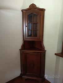 Vetrina ad angolo in legno