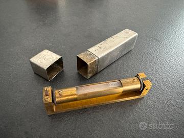 Livella antica in ottone