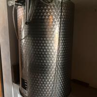 Batti d’acciaio 500 l per vino. O liquidi