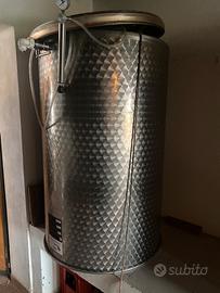 Batti d’acciaio 500 l per vino. O liquidi