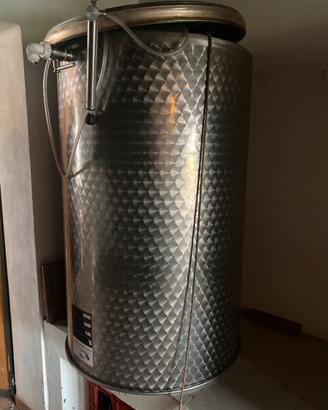 Batti d’acciaio 500 l per vino. O liquidi