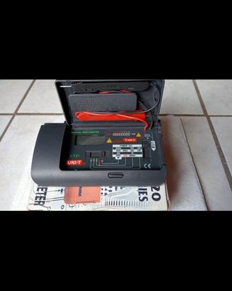 Voltmetro misuratore di tensione 