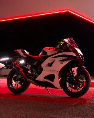 Yamaha YZF-R7  2023 - accessoriata - 26.500km