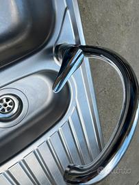 Lavandino da una vasca e mezzo con miscelatore